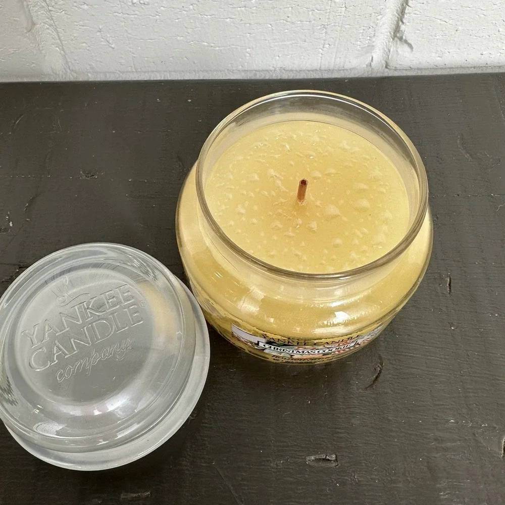 YANKEE CANDLE Christmas Cookie Housewarmer 9.5‎ oz Jar 1 wick Holiday Scent